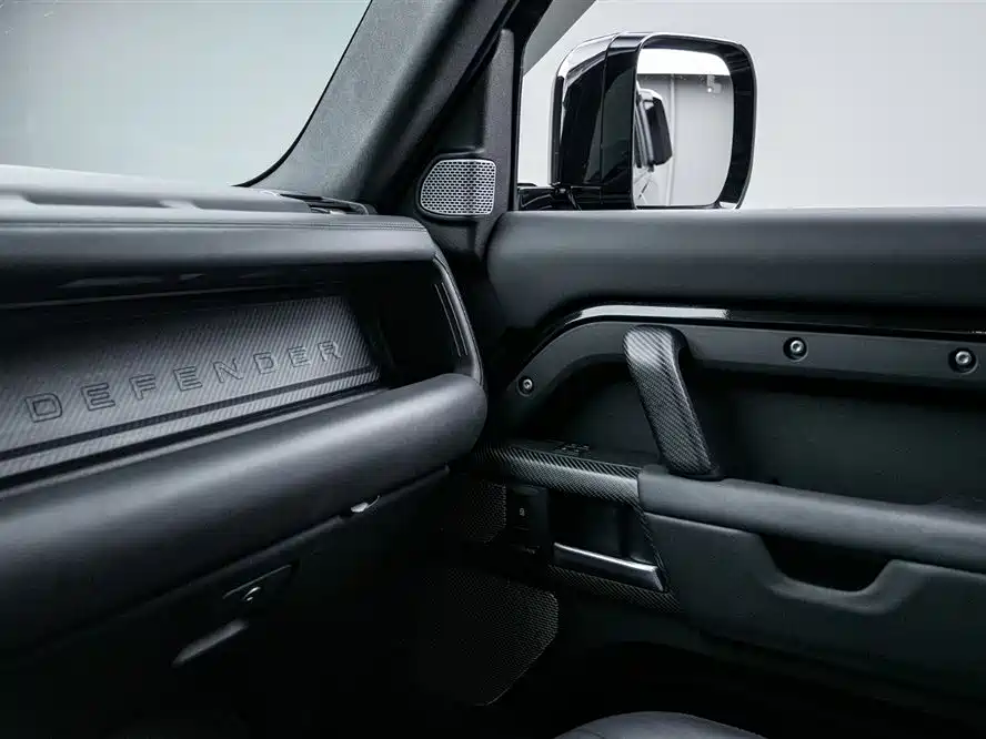 Land Rover Defender 2023 Model Year 130 3.0T P400 HSE фото 23