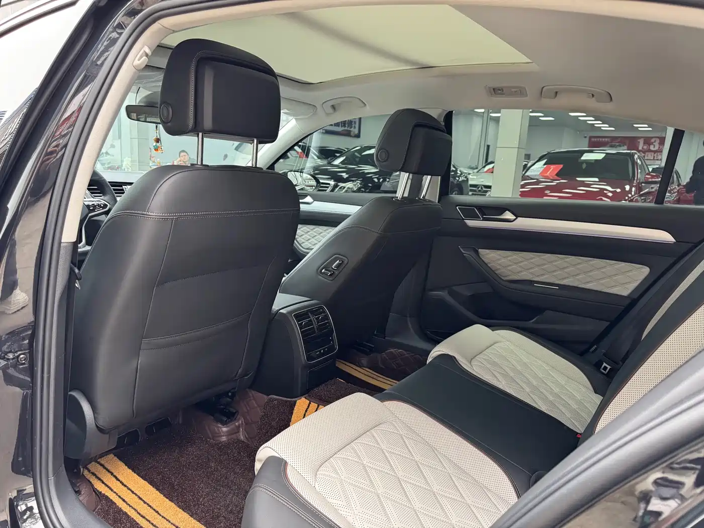 Volkswagen Magotan 2024 2 Million Units Public Sharing Edition 330TSI DSG Luxury фото 5