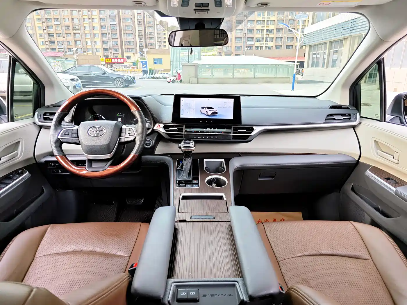 Toyota Sienna 2024 2.5L Hybrid Comfort Edition фото 9
