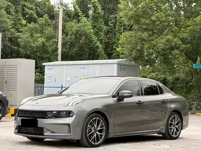 Lynk & Co 03