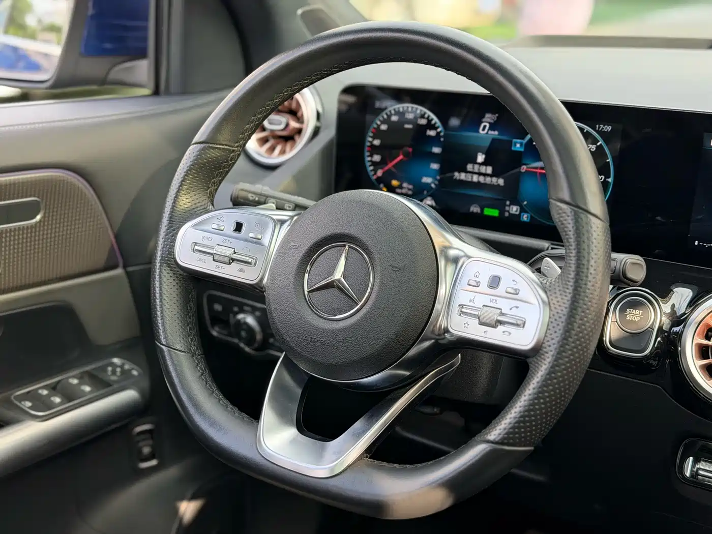 MERCEDES-BENZ EQA