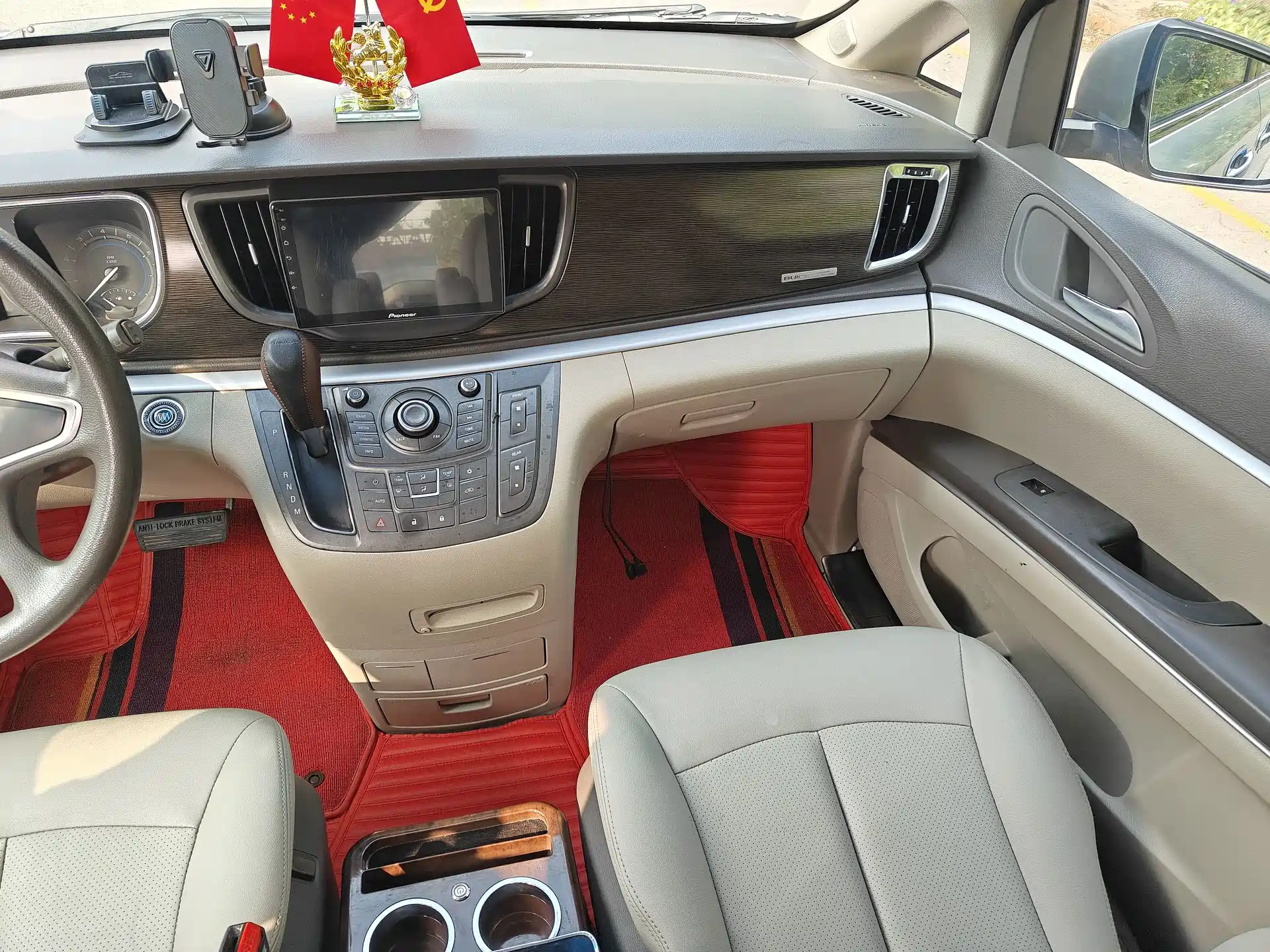 Photo 7 - Buick GL8