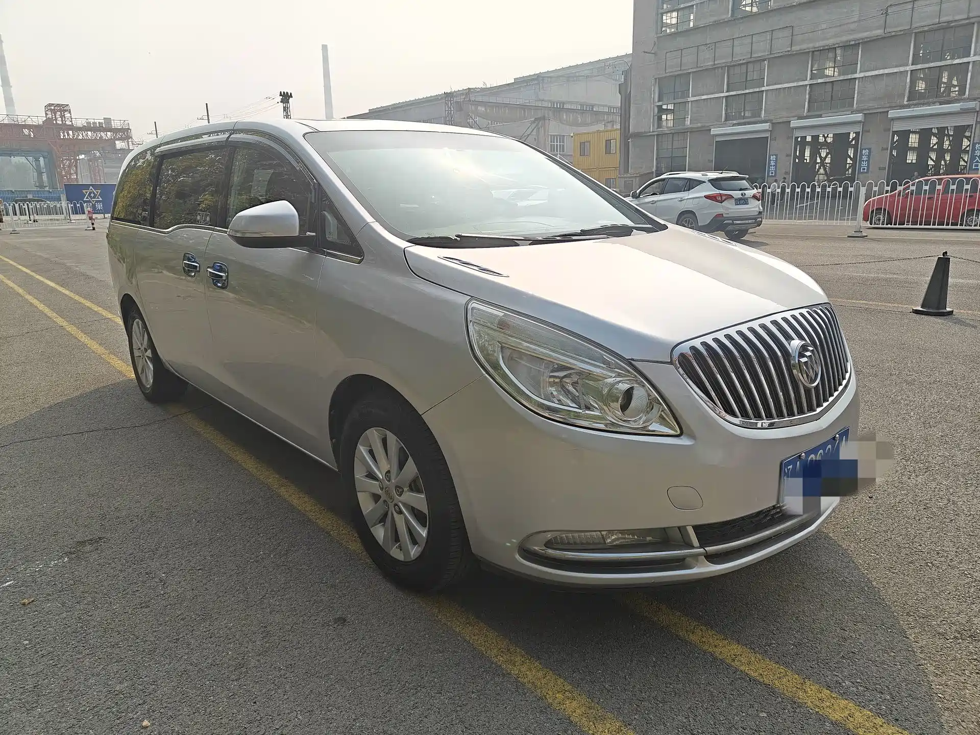 Photo 18 - Buick GL8