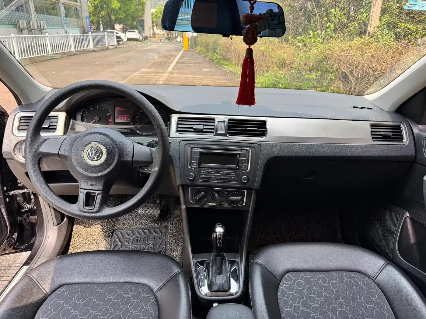 Volkswagen Santana 2015 1.6L Automatic Comfort Edition фото 13
