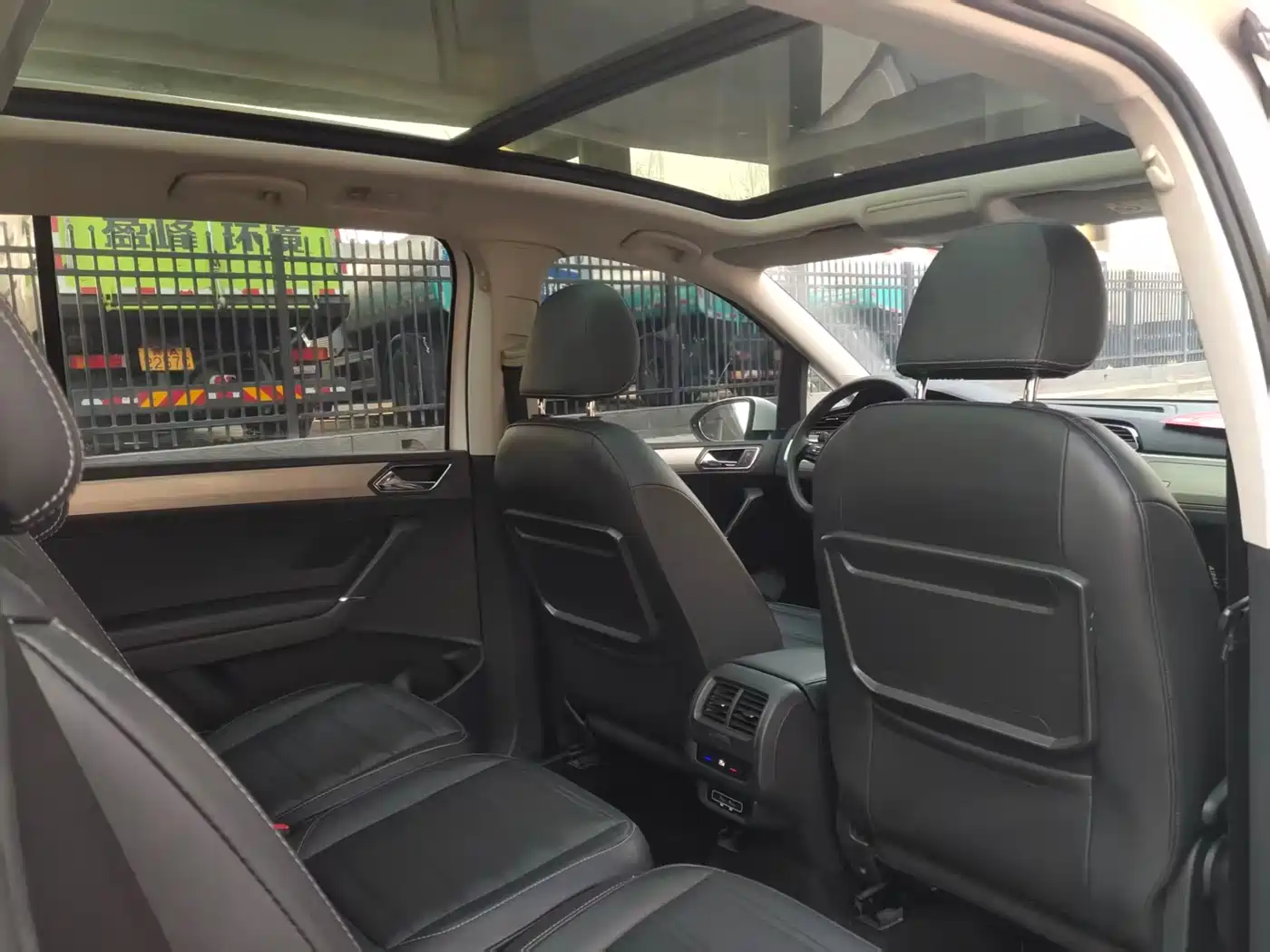 Volkswagen Touran 2018 Touran L 280TSI DSG Comfort 7-seater China V фото 9