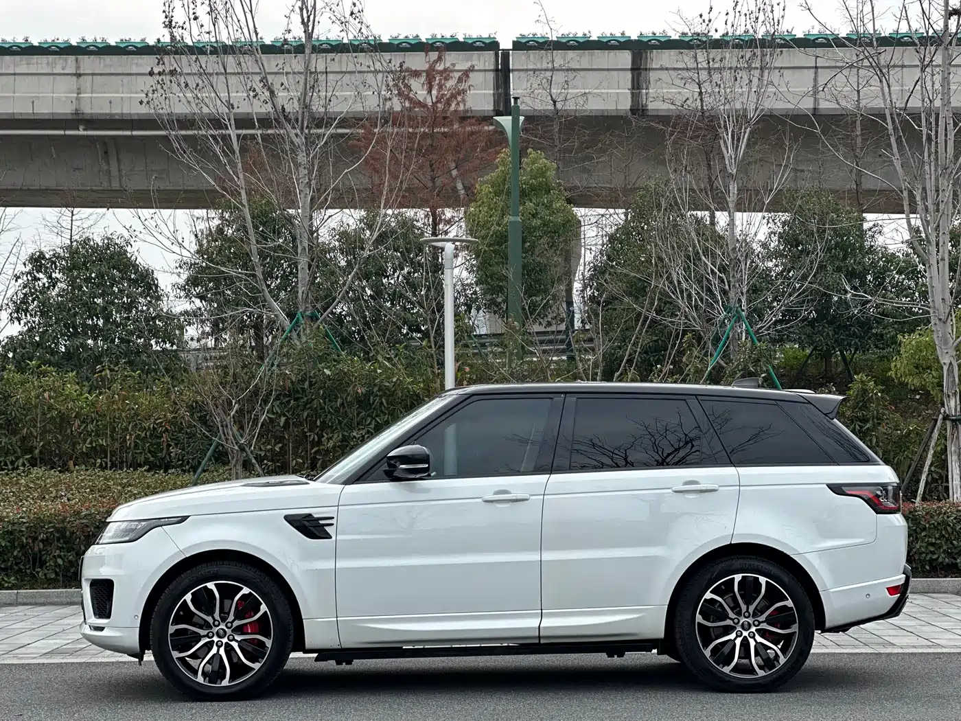 Land Rover Range Rover Sport 2021 3.0 L6 Gloss Black Edition фото 7