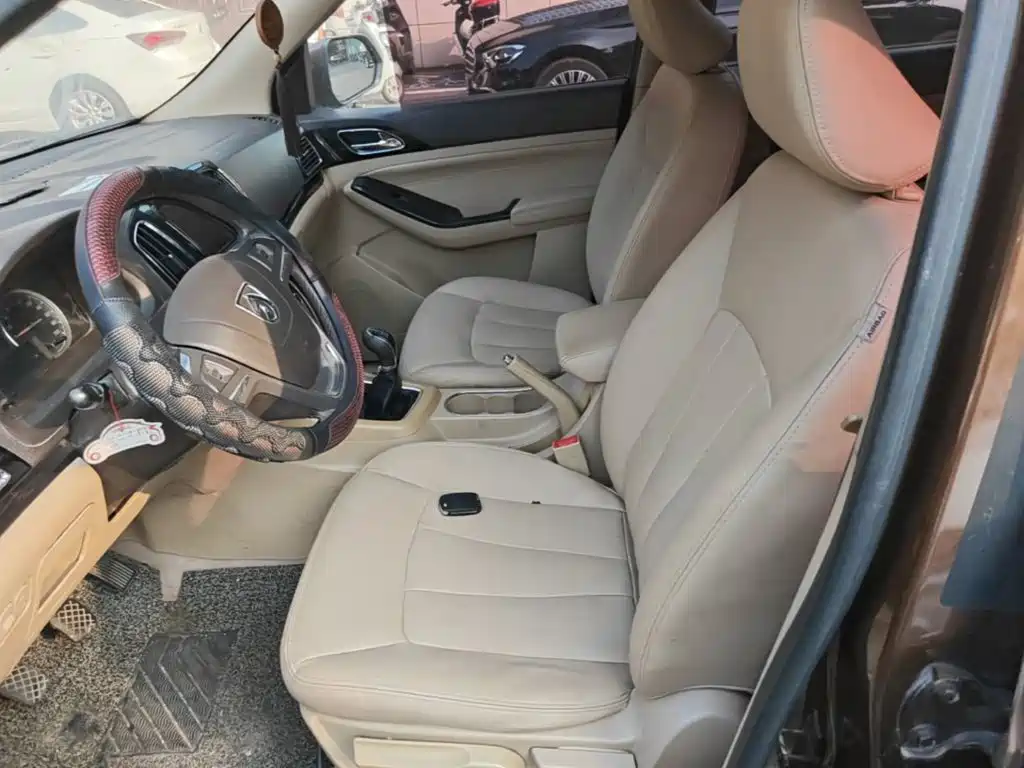 Baojun 730 2015 2014 1.5L Manual Luxury Navigation ESP Edition 7-Seater
