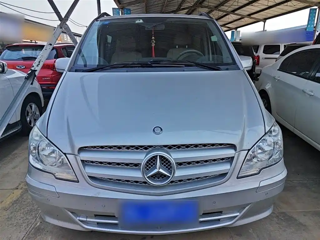 Mercedes-Benz Vito 2011 2.5L 7-Seat Executive Edition фото 3