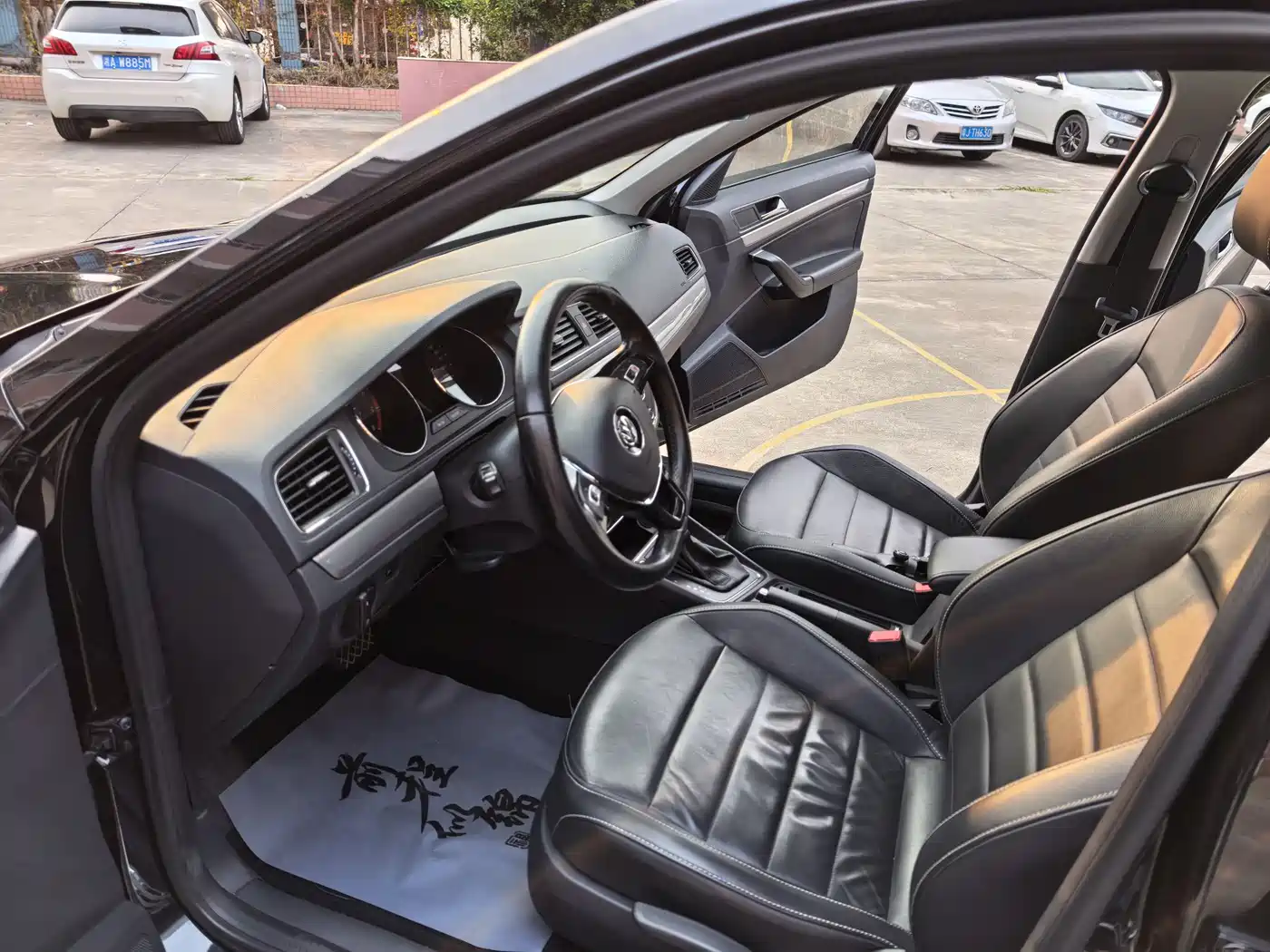Volkswagen Lavida 2017 1.6L Automatic Comfort Edition фото 13