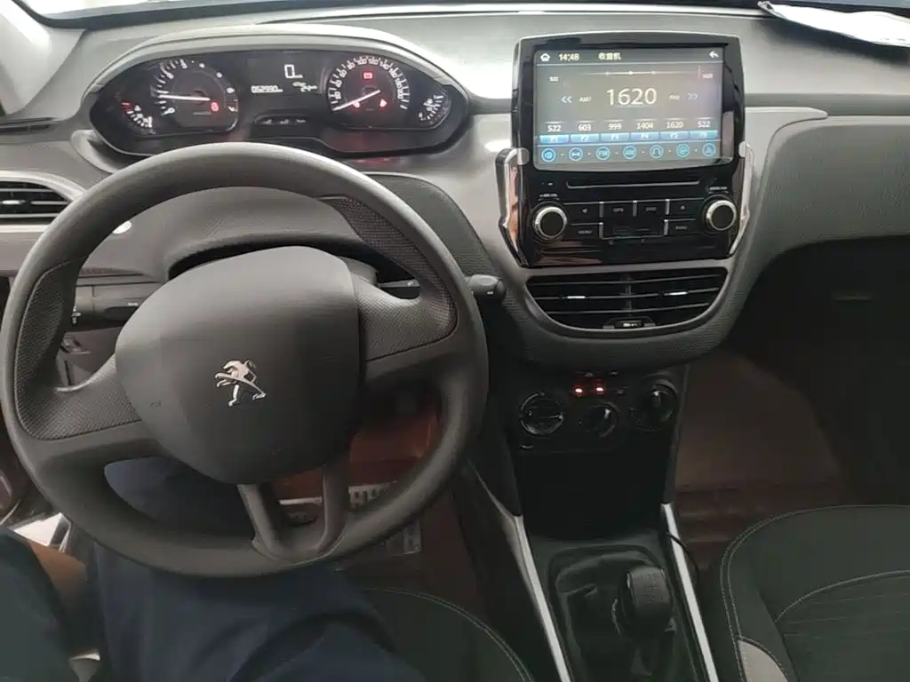 Фото 10 - Peugeot 2008