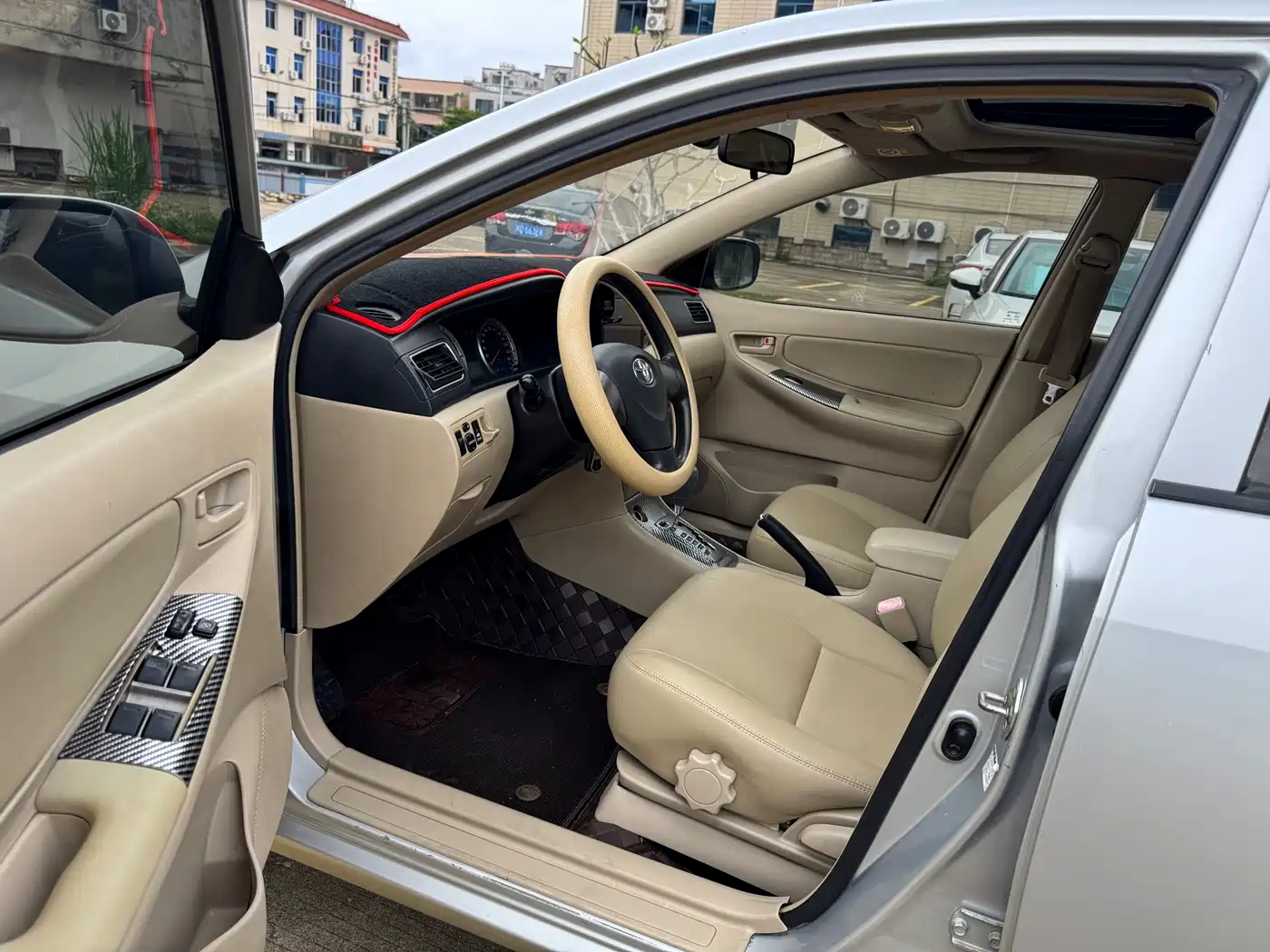 Toyota Corolla 2013 1.6L Automatic Luxury фото 8