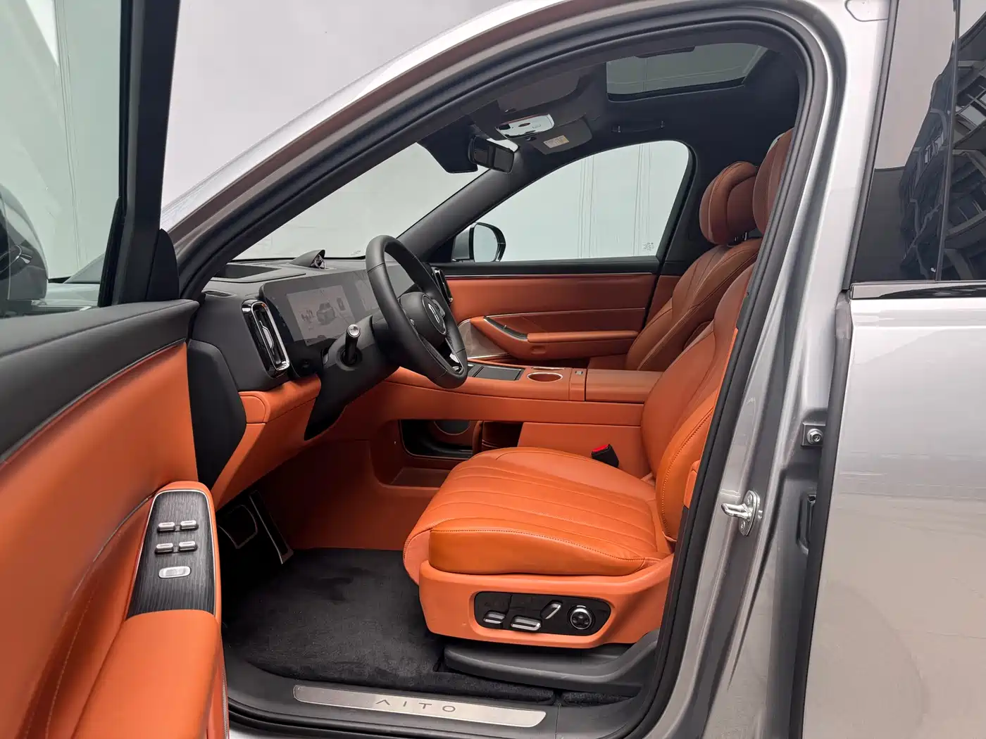 AITO Wenjie AITO M8 2025 Model Extended Range Ultra Edition 53.4kWh 5-Seater фото 9