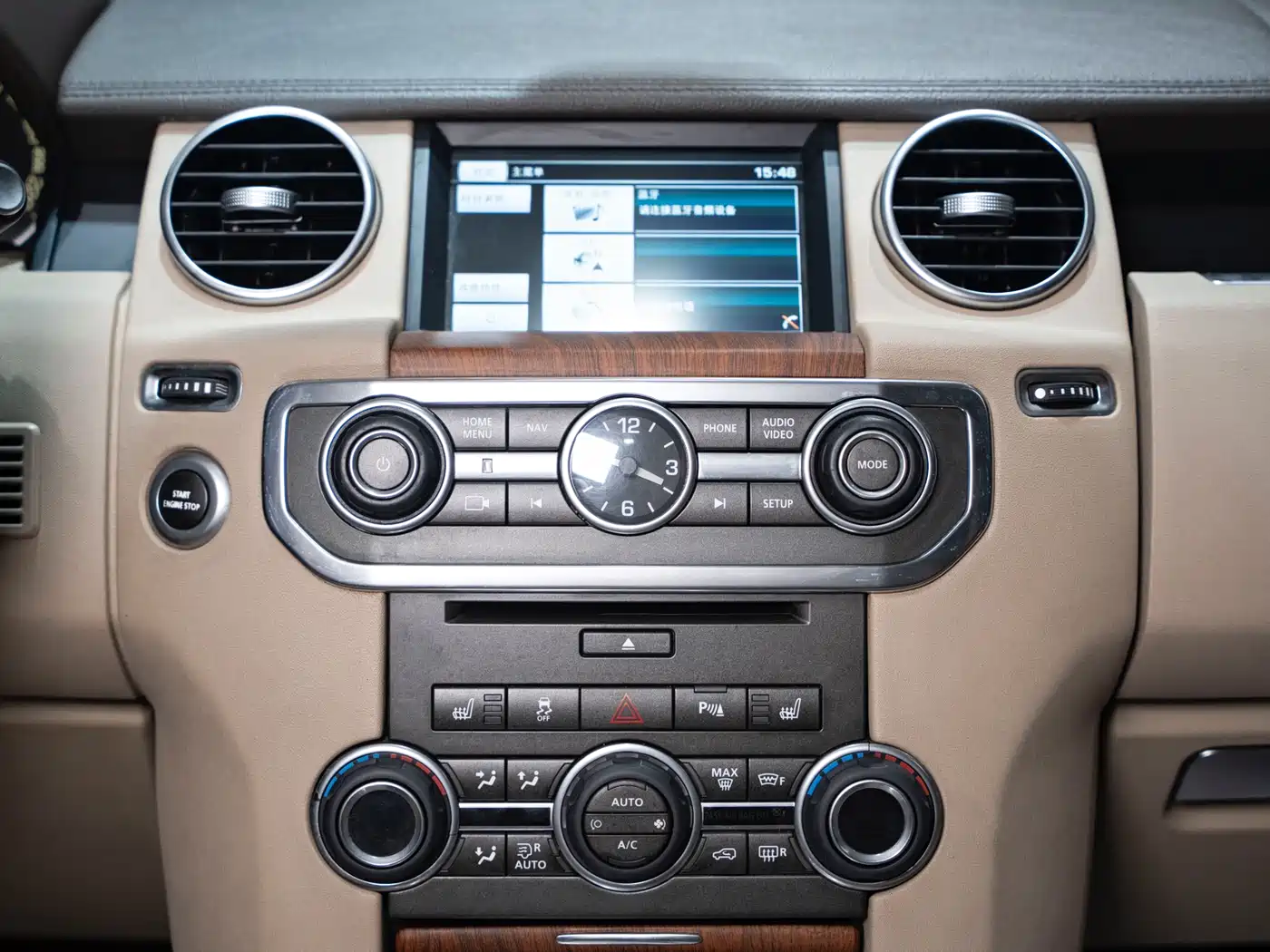 Land Rover Discovery 2015 3.0 SC V6 SE фото 9