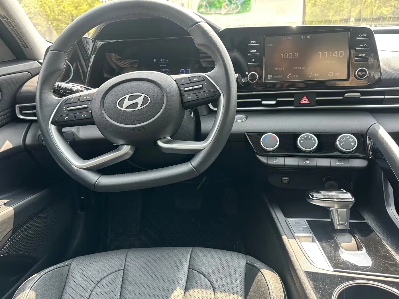 Hyundai Elantra 2023 1.5L CVT GLX Elite Edition фото 14