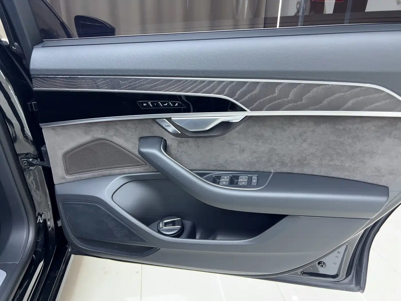 Audi A8 2022 A8L 50 TFSI quattro Comfort Collector's Edition фото 9