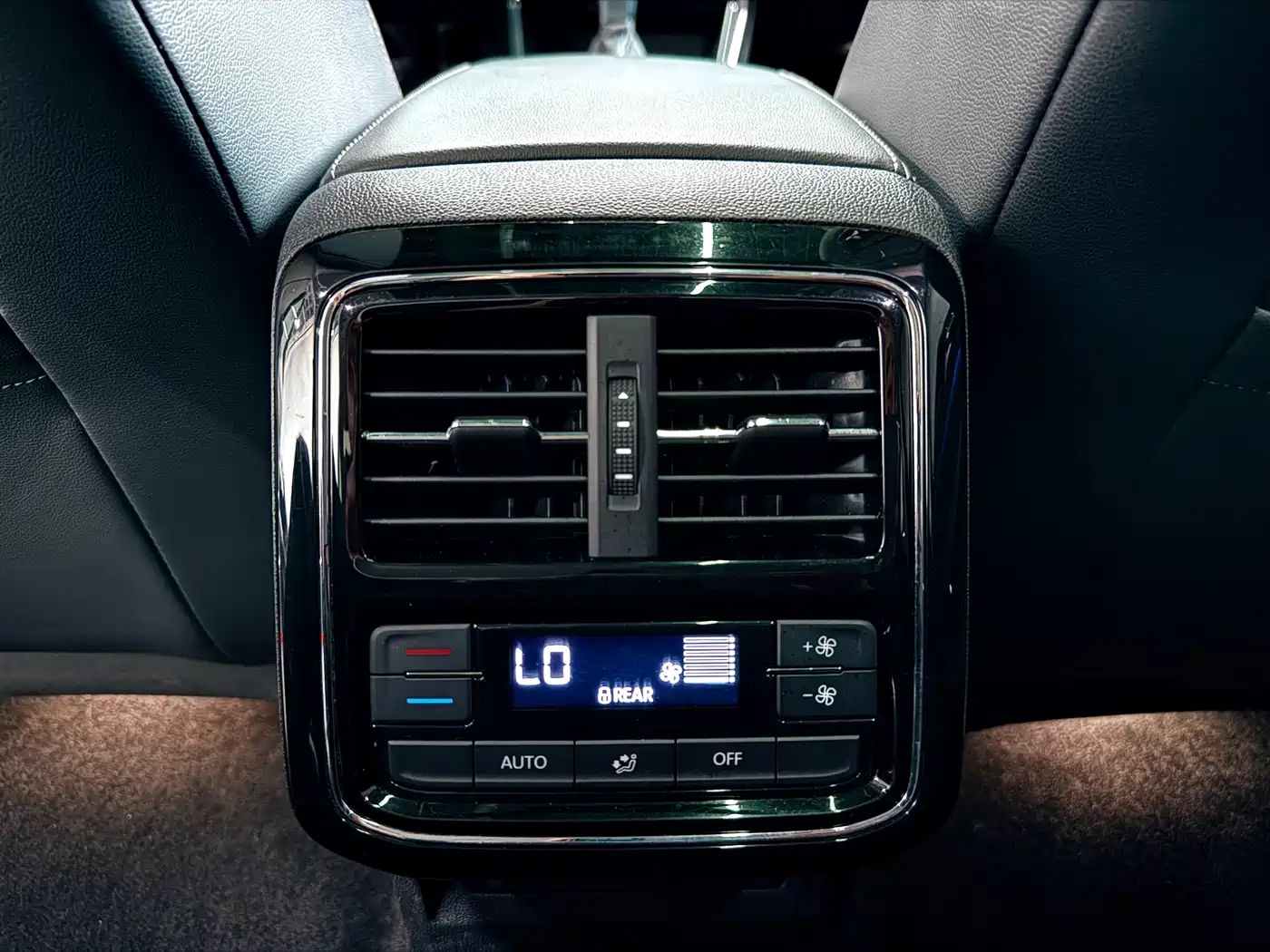 Volkswagen Passat 2020 330TSI Luxury Edition China VI фото 17