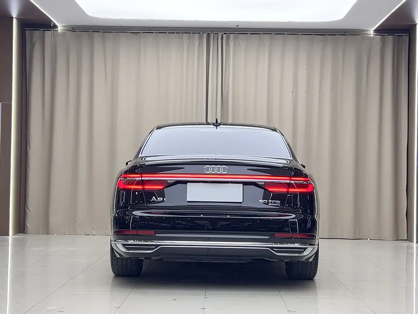 Audi A8 2022 A8L 50 TFSI quattro Comfort Collector's Edition фото 18