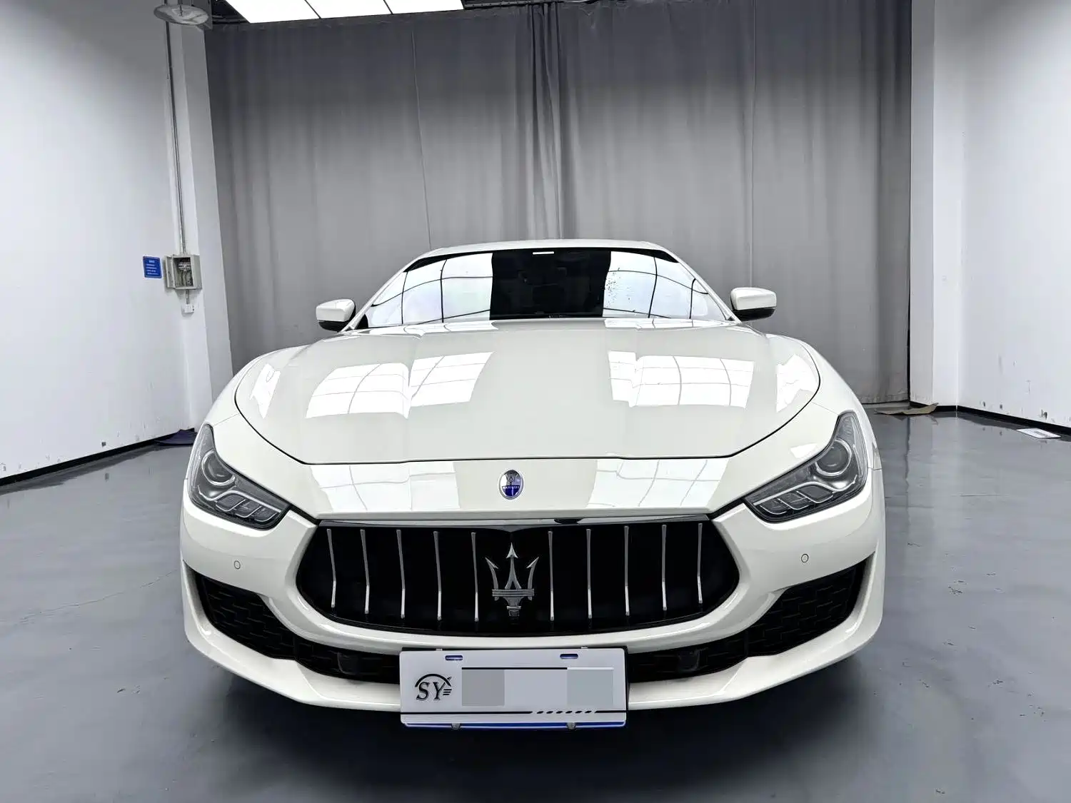 Photo 2 - Maserati Ghibli