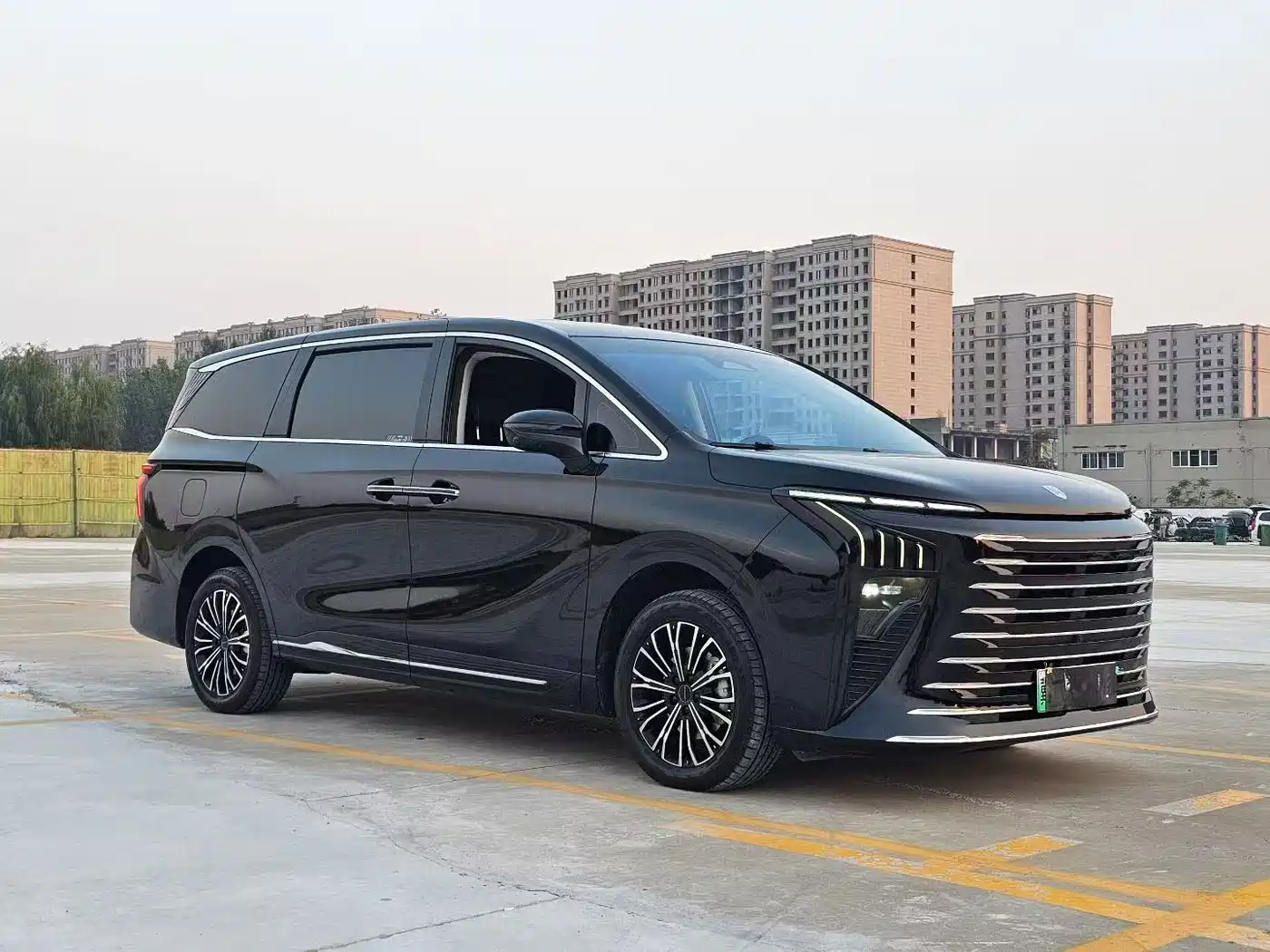 Dongfeng Fengxing Starlight V9 2025 2026 Beyond Joy Series 200km Luxury