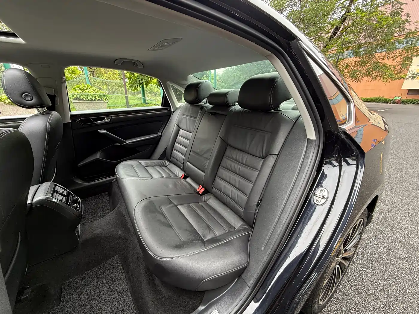Volkswagen Passat 2017 330TSI DSG Luxury фото 8