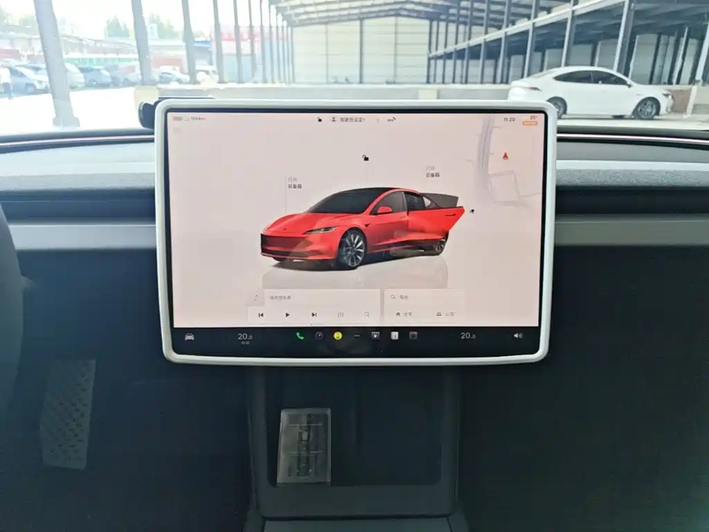 Фото 13 - Tesla Model 3