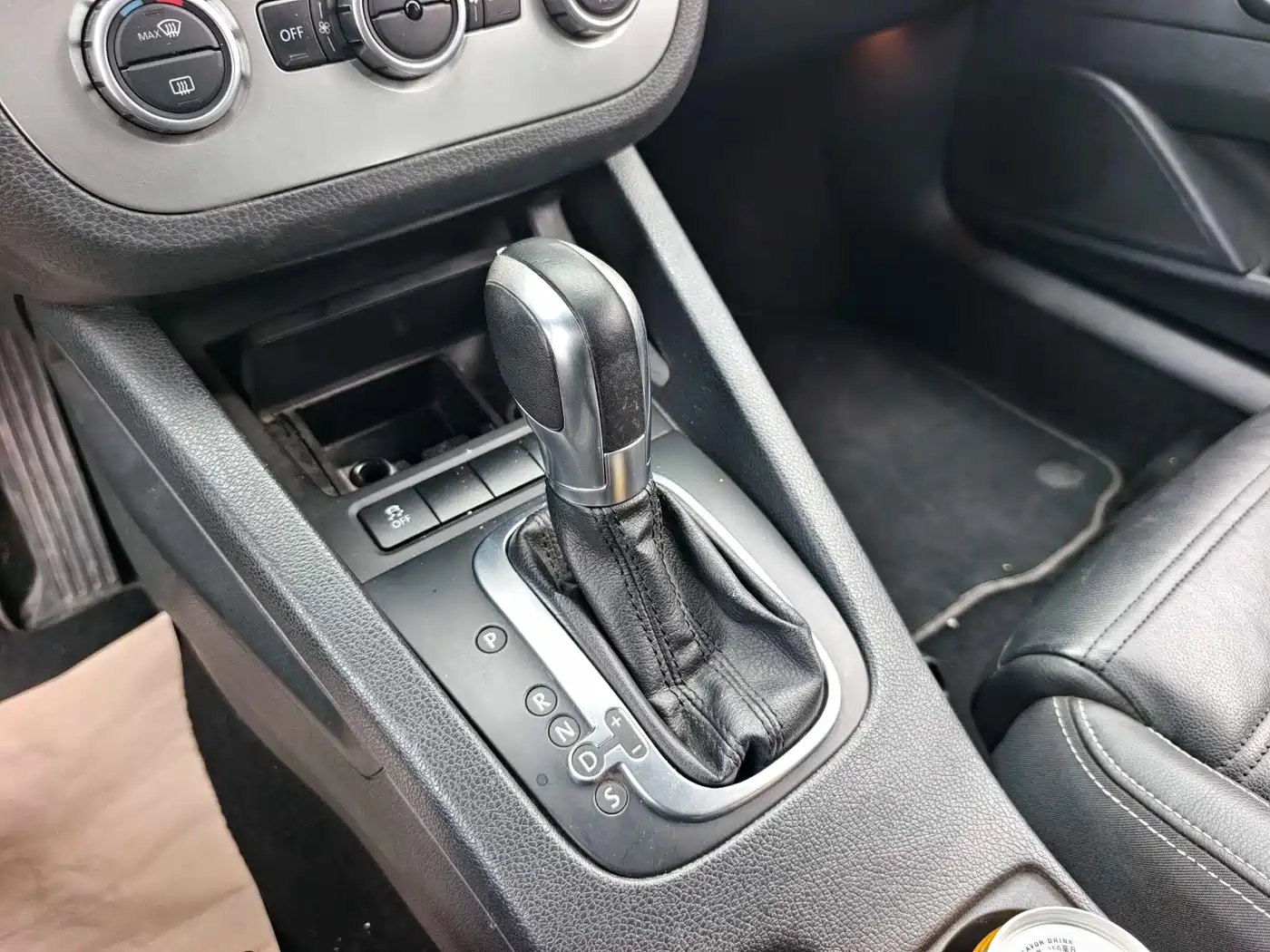 Volkswagen Scirocco 2011 2.0TSI Luxury фото 8