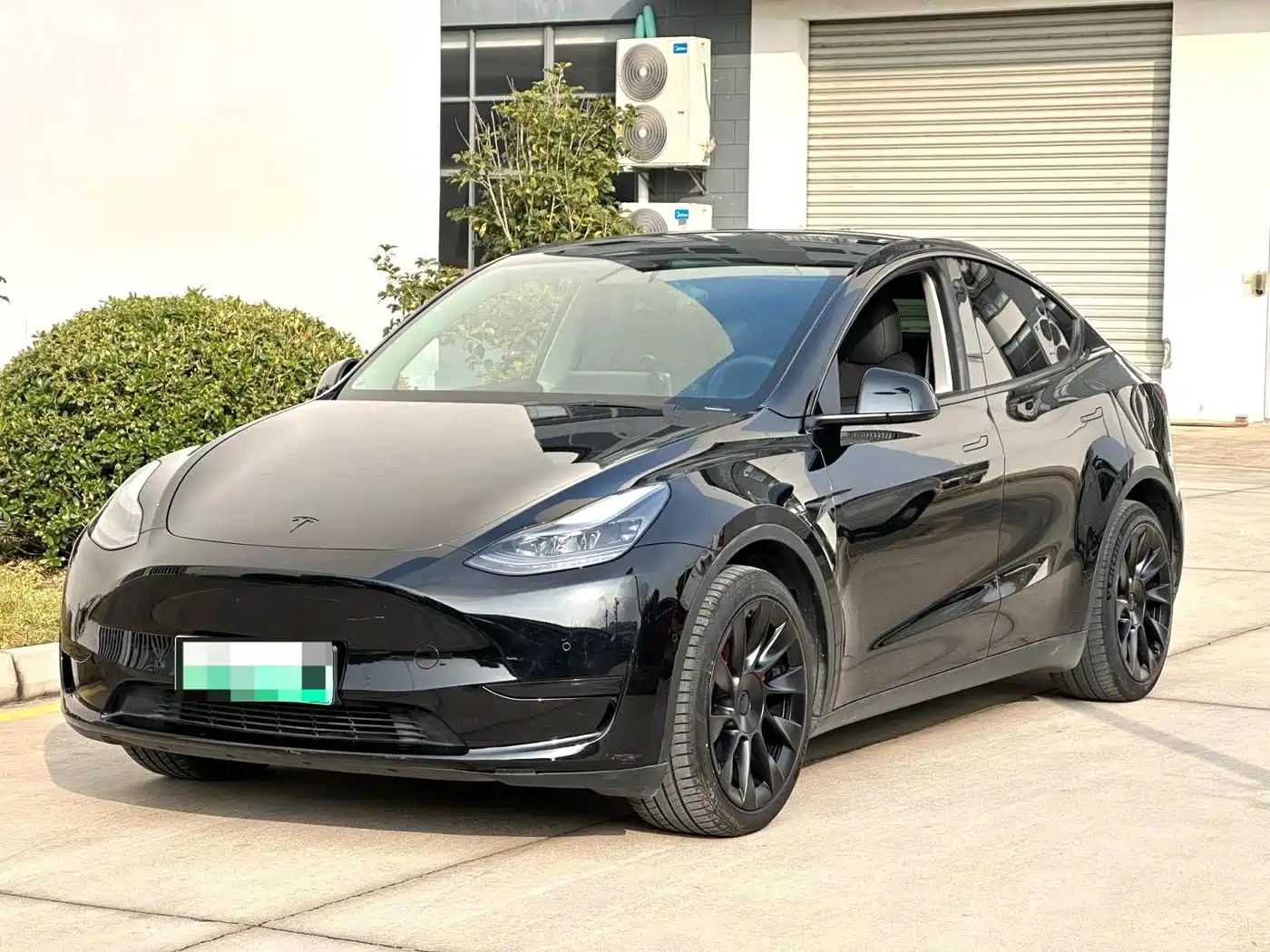 TESLA MODEL Y