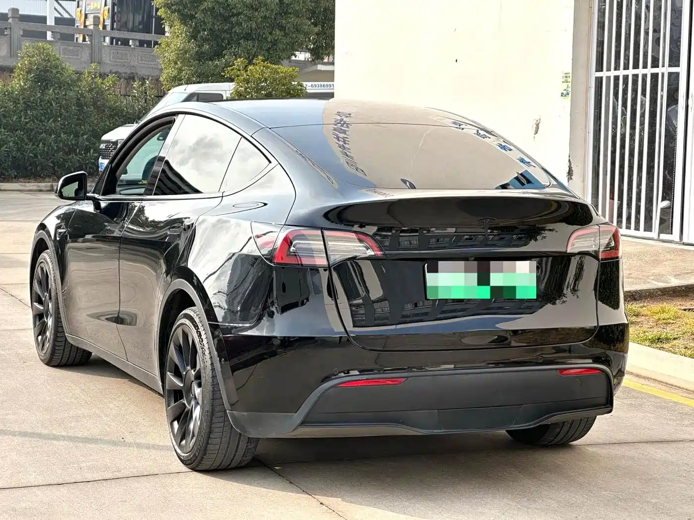 TESLA MODEL Y