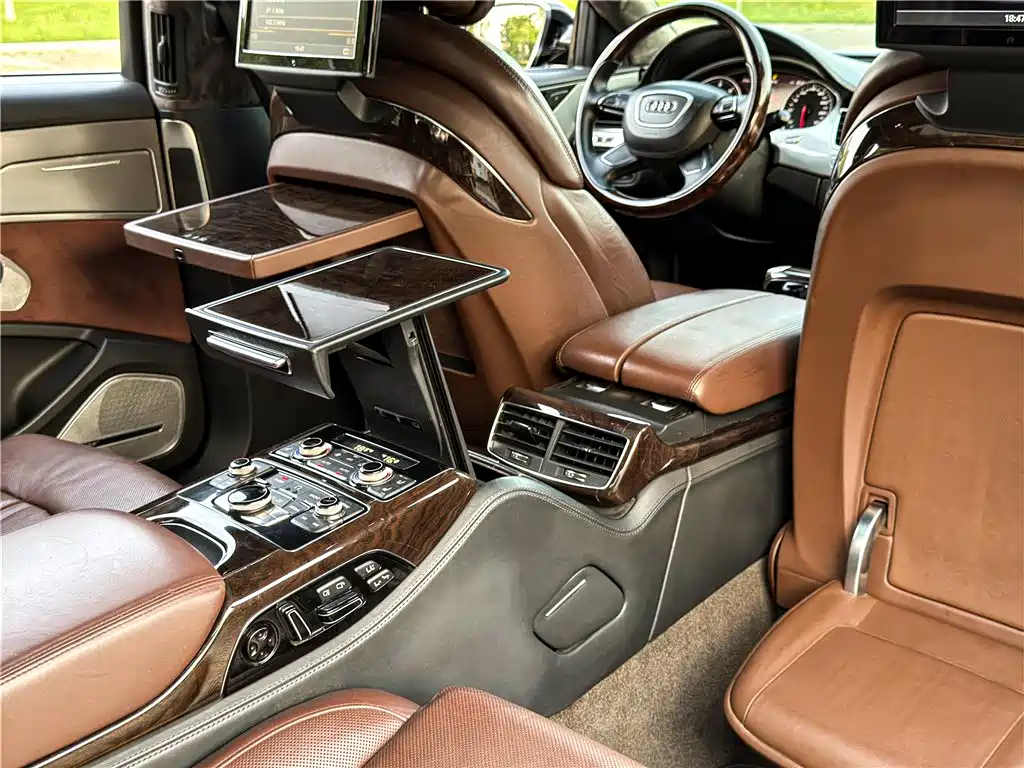 Фото 8 - Audi A8