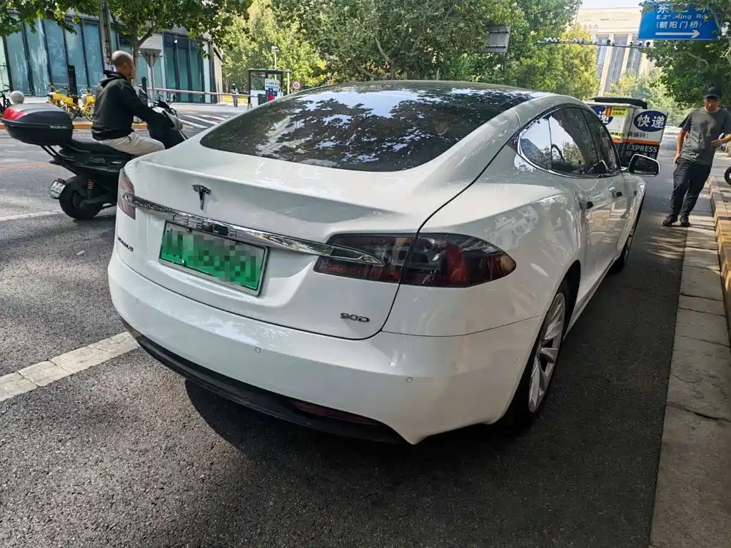Фото 8 - Tesla Model S