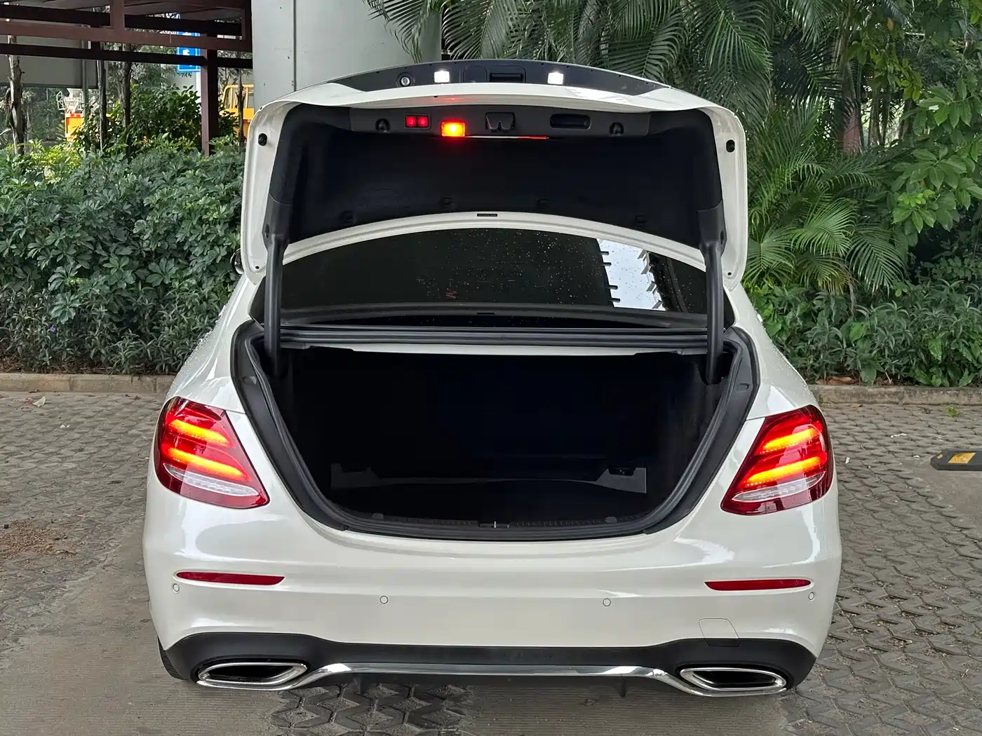 Mercedes-Benz E-Class 2018 E 200 L Sport фото 15