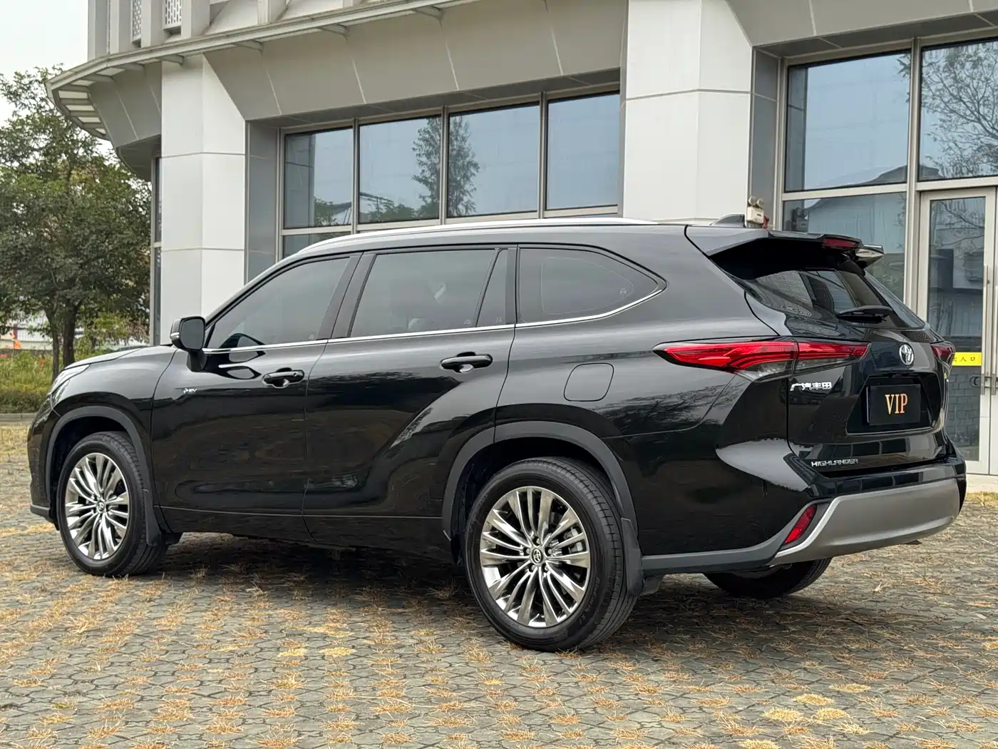 Toyota Highlander 2024 2.5L Smart Hybrid FWD Luxury 7-Seater фото 6