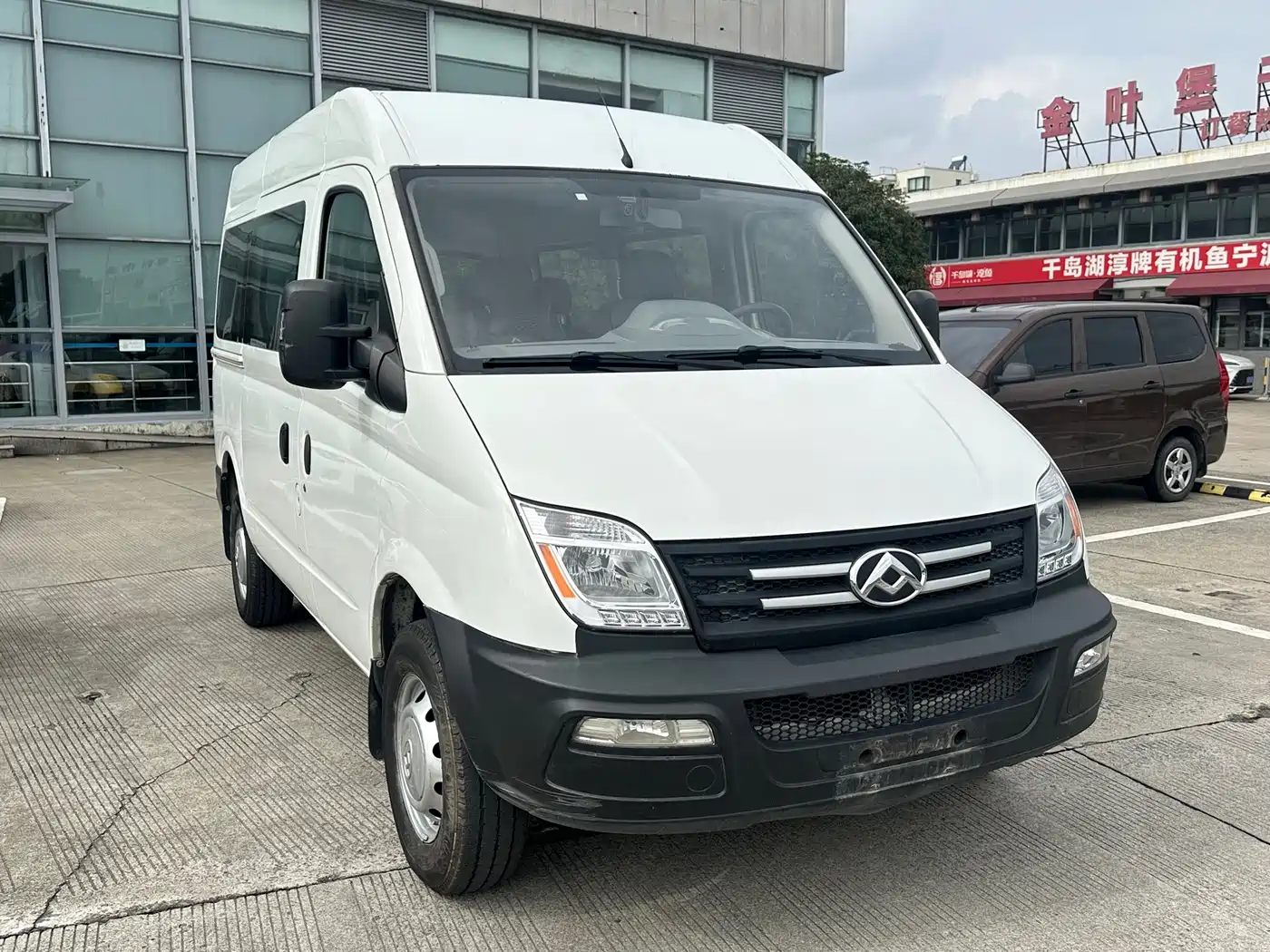 SAIC Maxus Xintu V80 2019 2.5T Classic 6-speed manual Aoyuntong modified short wheelbase ultra-low roof 5/6-seater фото 15