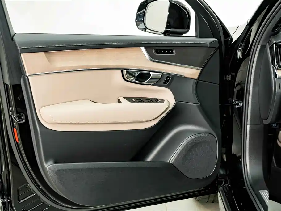 Volvo XC90 Plug-in Hybrid 2026 2025 Facelift T8 Intelligent Luxury 7-Seater