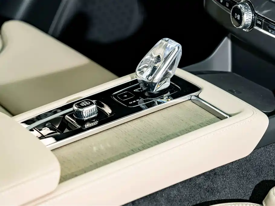 Volvo XC90 Plug-in Hybrid 2026 2025 Facelift T8 Intelligent Luxury 7-Seater
