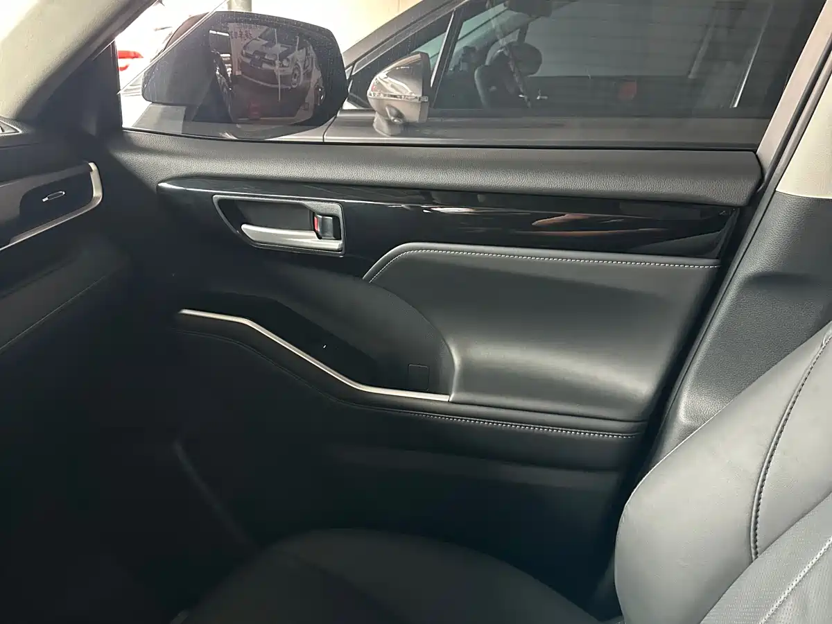Toyota Highlander 2024 2.5L Smart Hybrid FWD Luxury 7-Seater фото 24