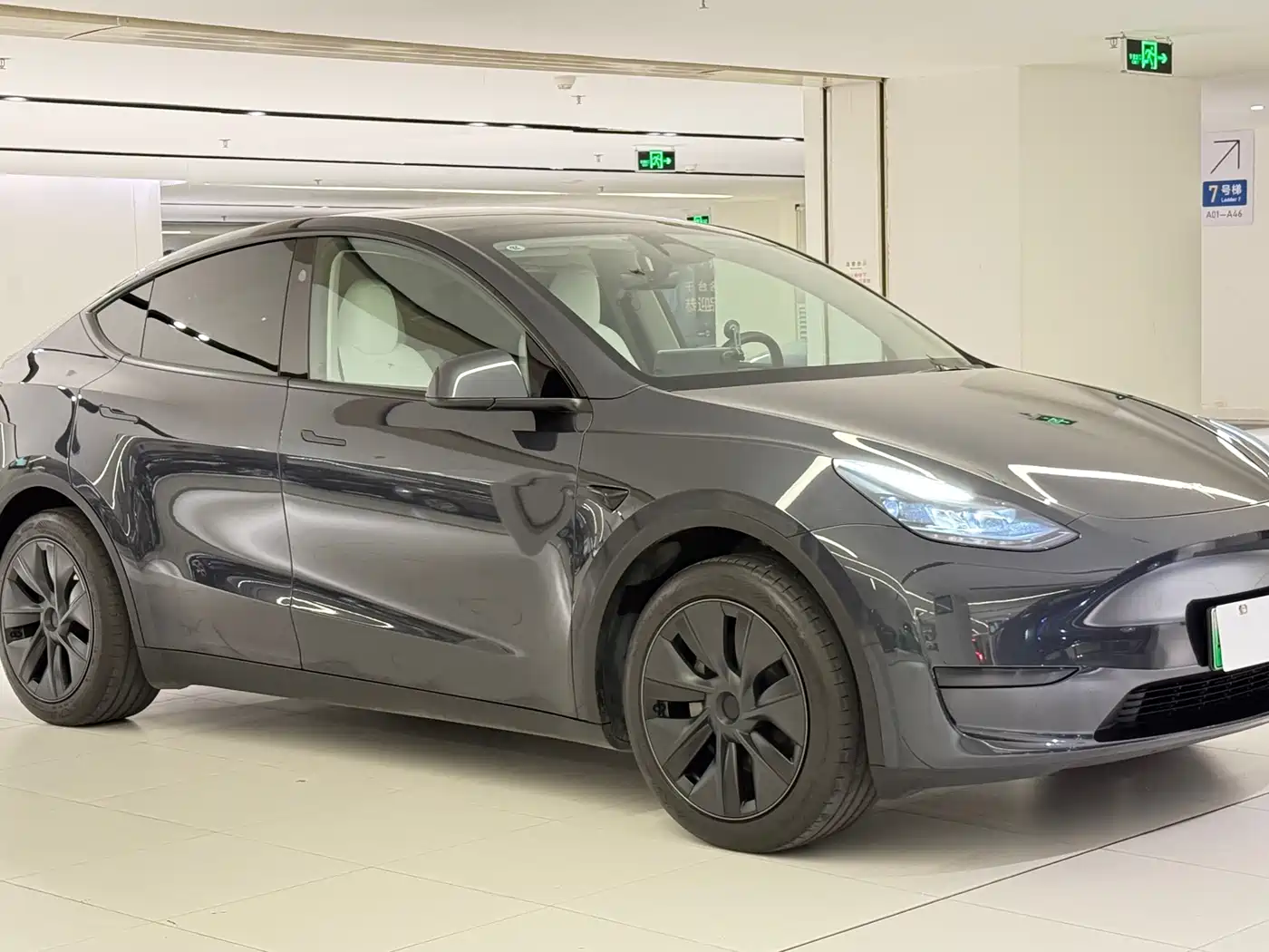 TESLA MODEL Y