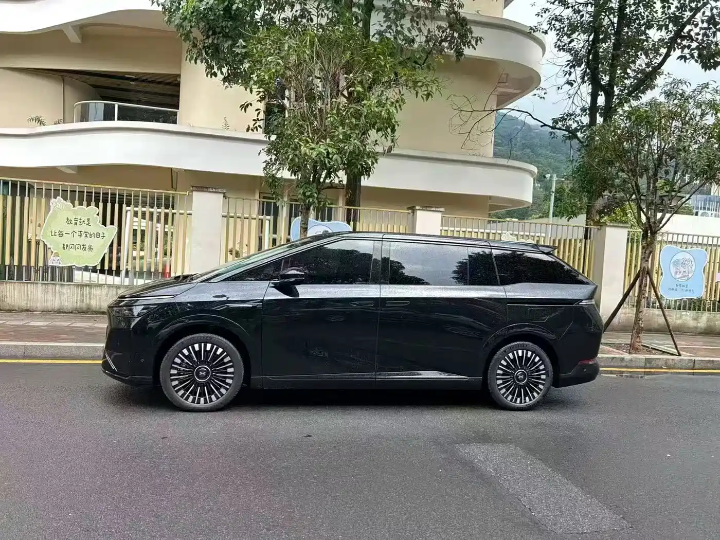 XPeng X9 2026 2025 Extended Range Edition
