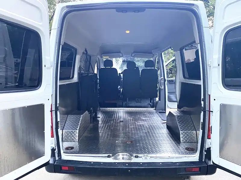 SAIC Maxus Xintu V80 2019 Model 2.5T Classic 6-speed manual Aoyuntong short wheelbase ultra-low roof 5/6-seater фото 13