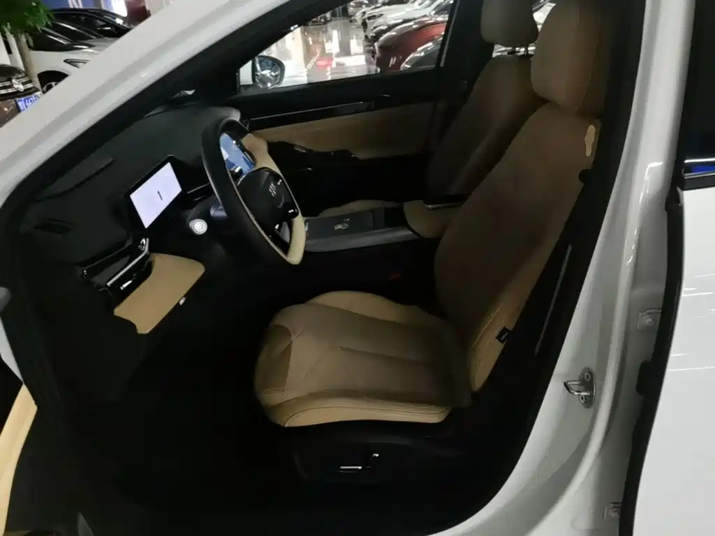 Geely Galaxy Galaxy L6 2025 2024 125km PLUS Soaring Dragon Edition
