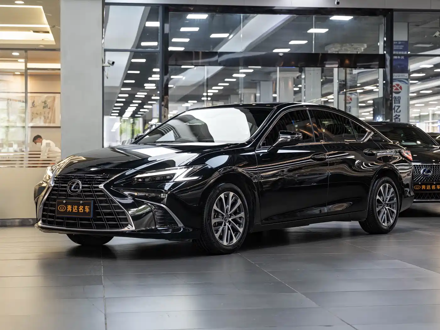 Lexus Lexus ES 2025 300h Ultimate Edition