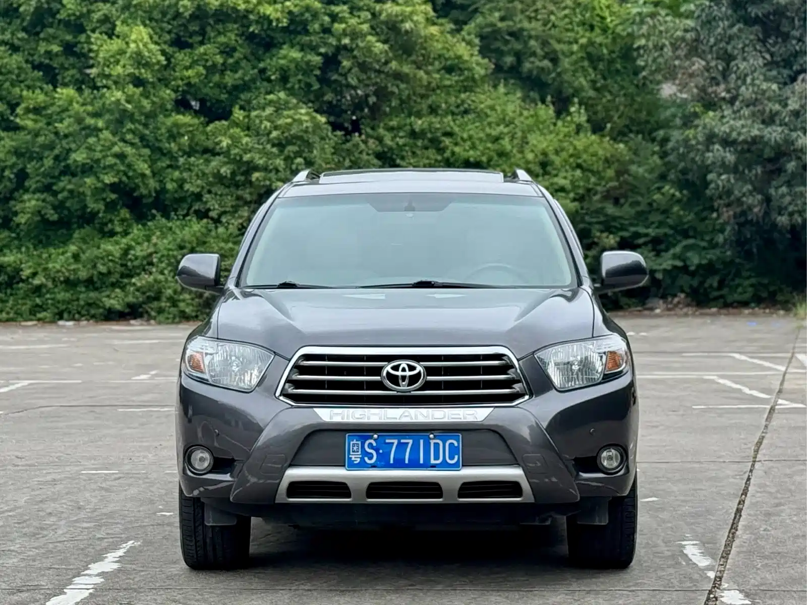 Photo 2 - Toyota Highlander