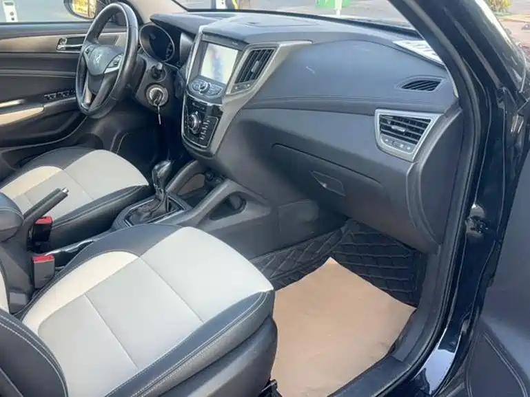 Фото 8 - Changan CS35