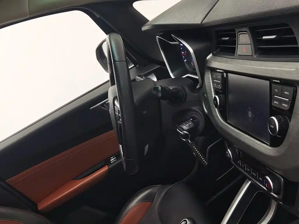 Фото 22 - Geely Vision X3