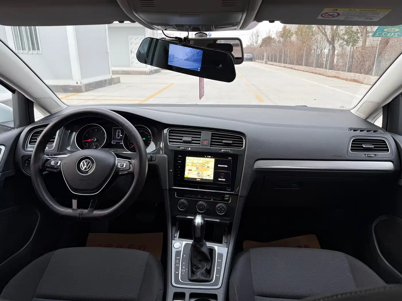 Volkswagen Golf 2020 Beloved Edition 200TSI DSG Comfort фото 22