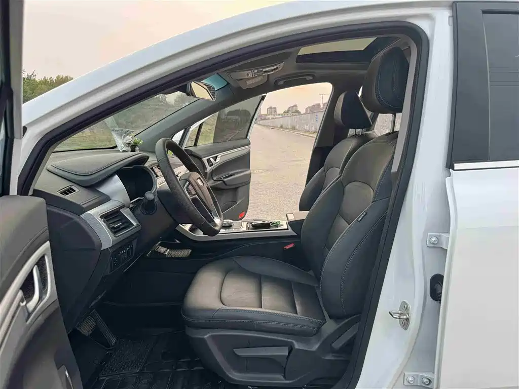 GEELY AUTOMOBILE EMGRAND GSE