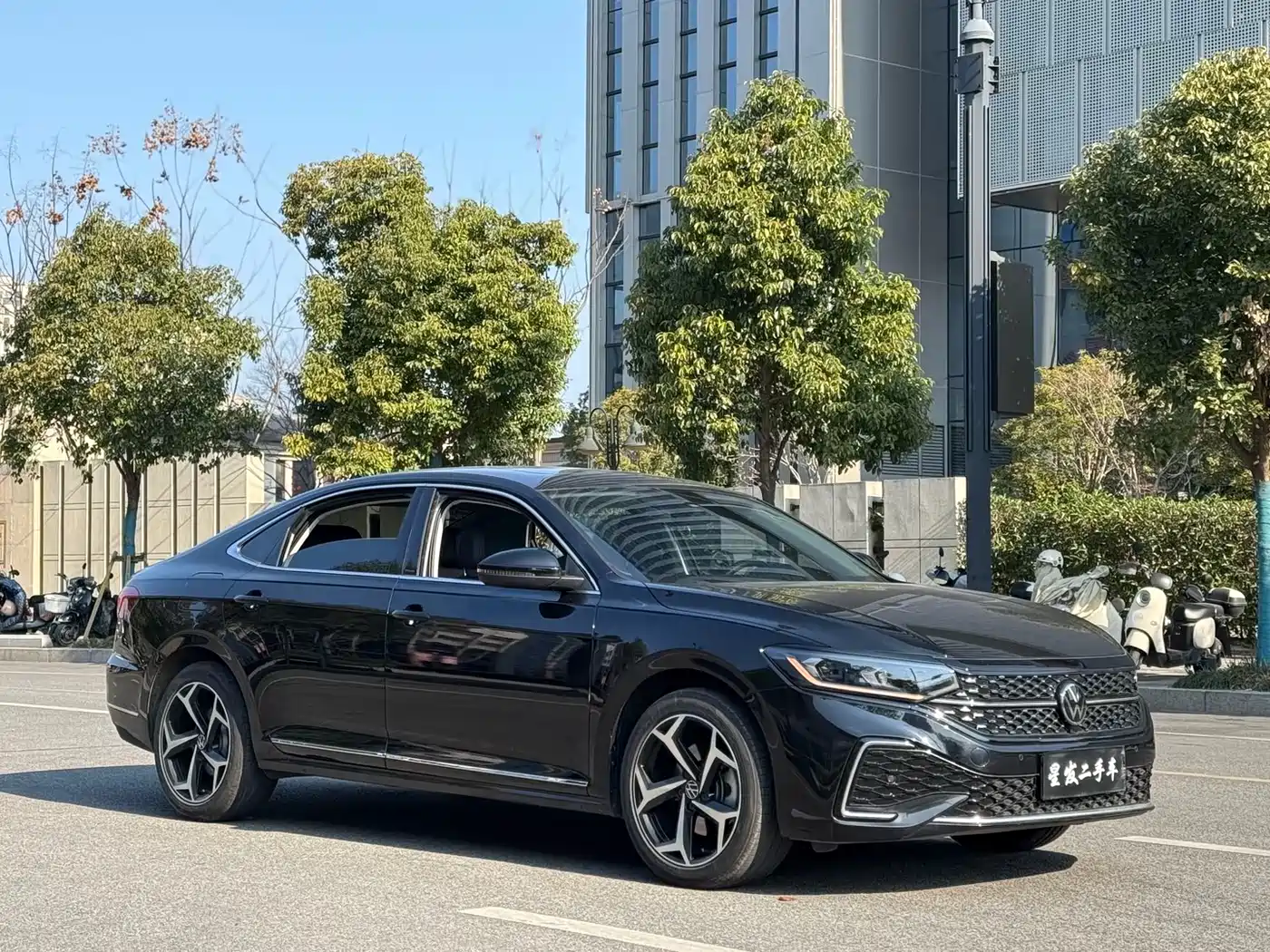 Volkswagen Passat 2025 Outstanding 380TSI Starlight Dragon Soaring Edition фото 3