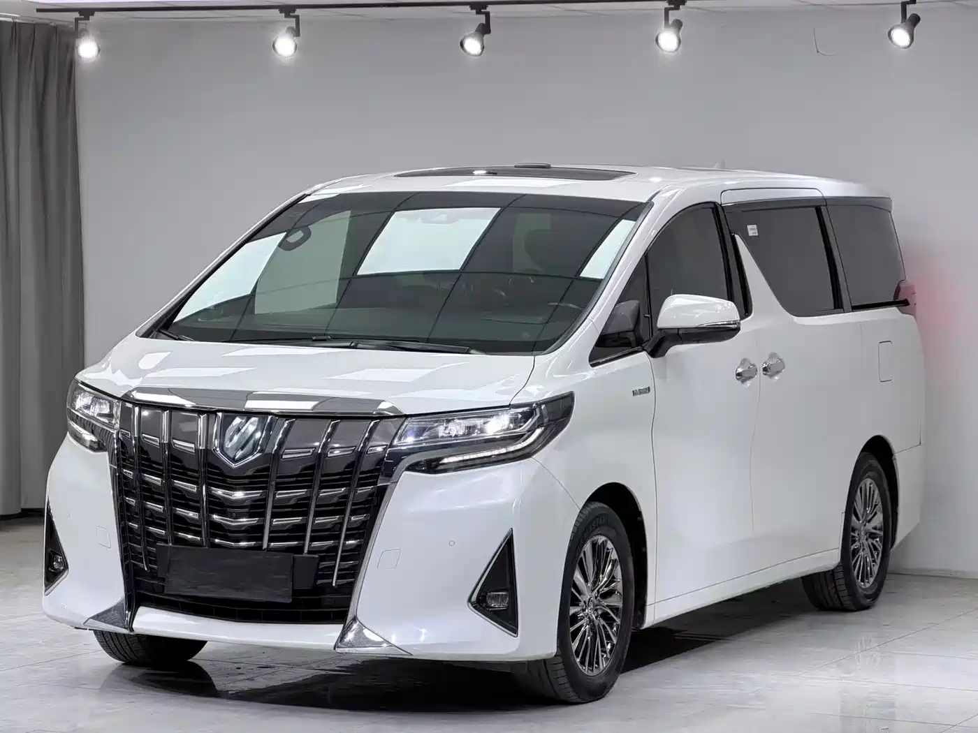 Toyota Alphard 2021 Hybrid 2.5L Premium фото 2