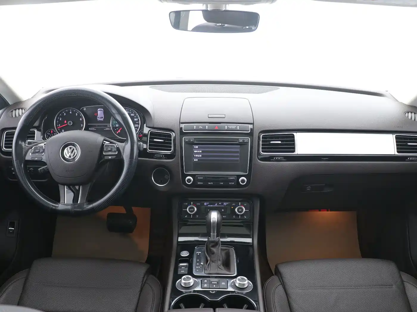 Volkswagen Touareg 2017 3.0TSI Explorer Edition фото 14