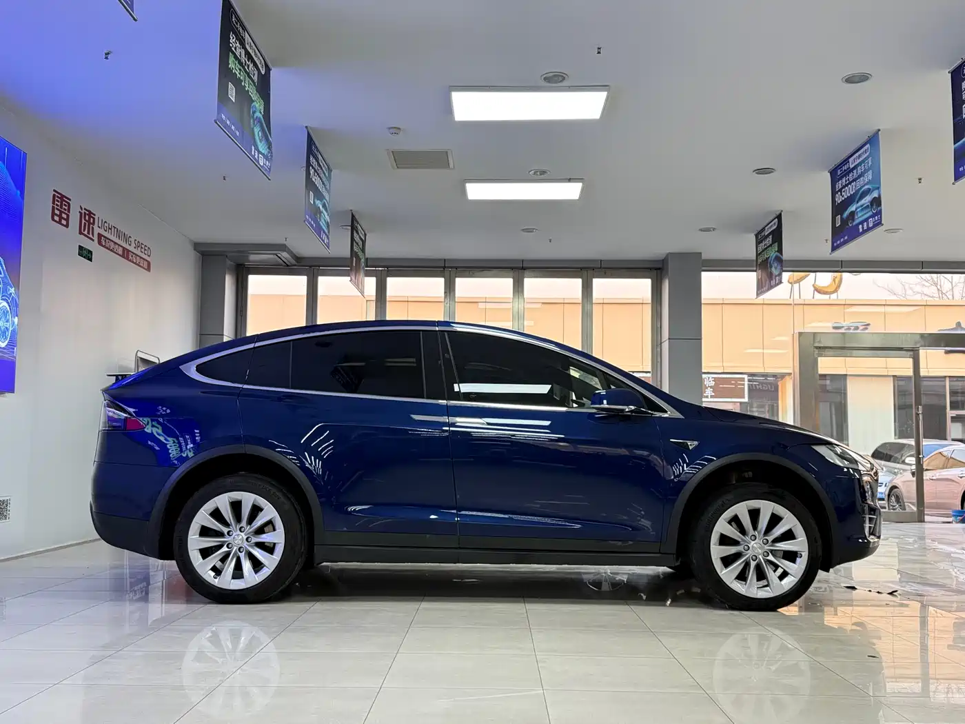 TESLA MODEL X